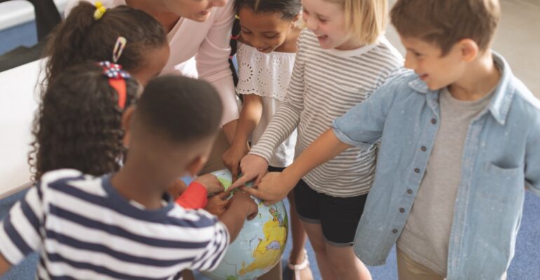 children-study-teacher-classroom (10)